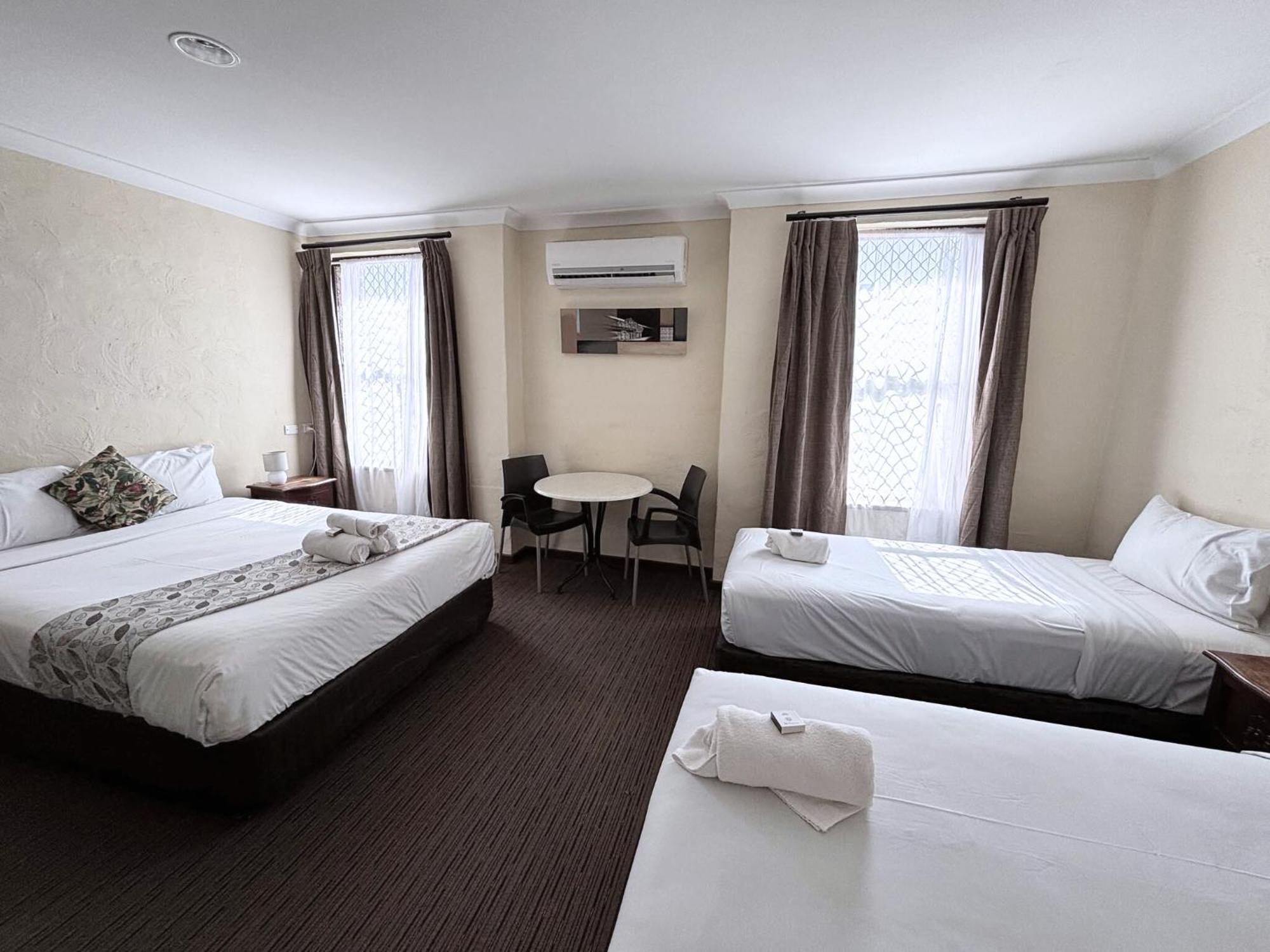 Prince Of Wales Hotel, 번버리 외부 사진