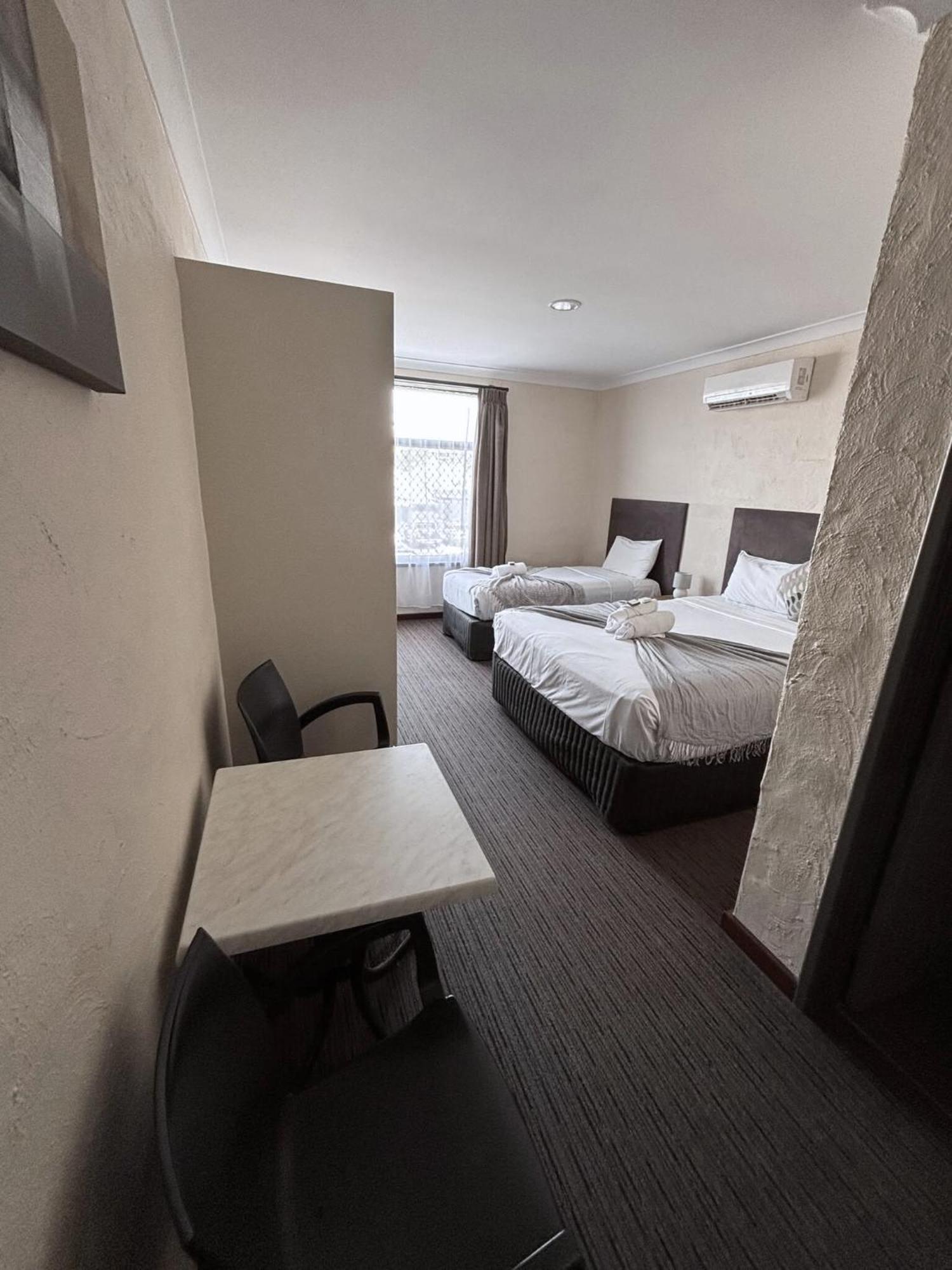 Prince Of Wales Hotel, 번버리 외부 사진