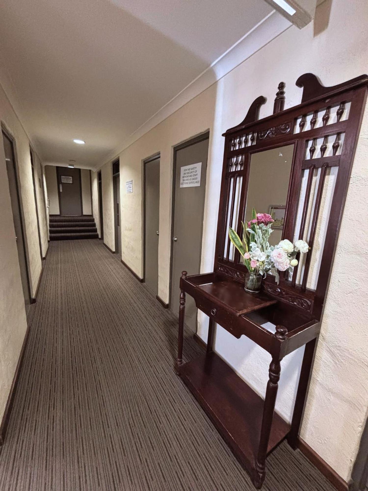 Prince Of Wales Hotel, 번버리 외부 사진