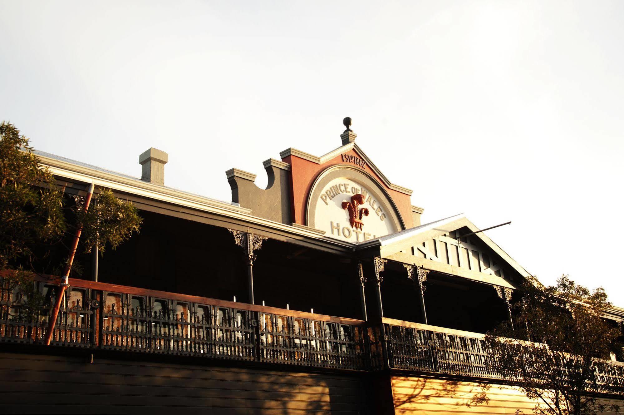 Prince Of Wales Hotel, 번버리 외부 사진