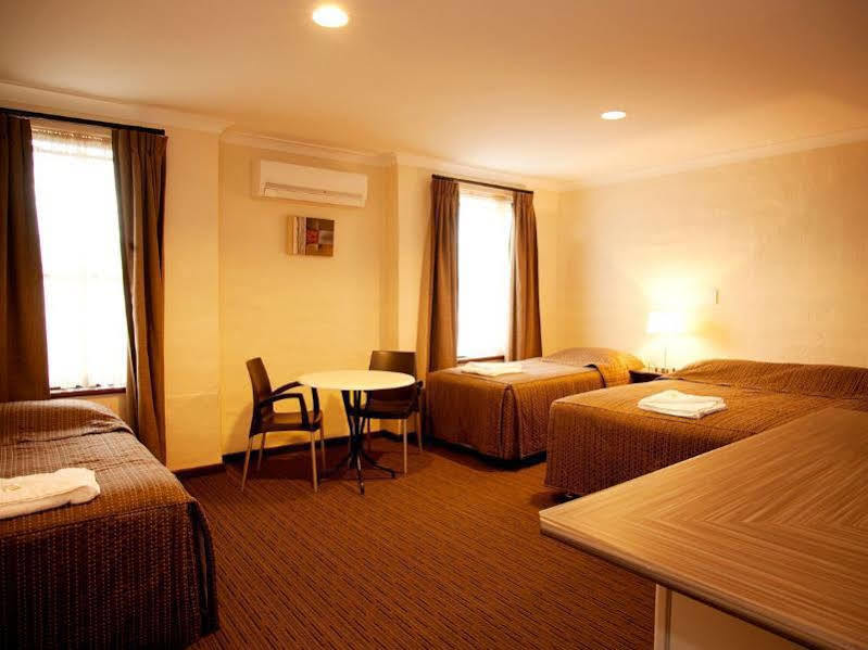Prince Of Wales Hotel, 번버리 외부 사진