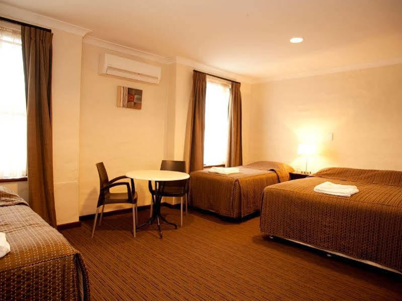 Prince Of Wales Hotel, 번버리 외부 사진