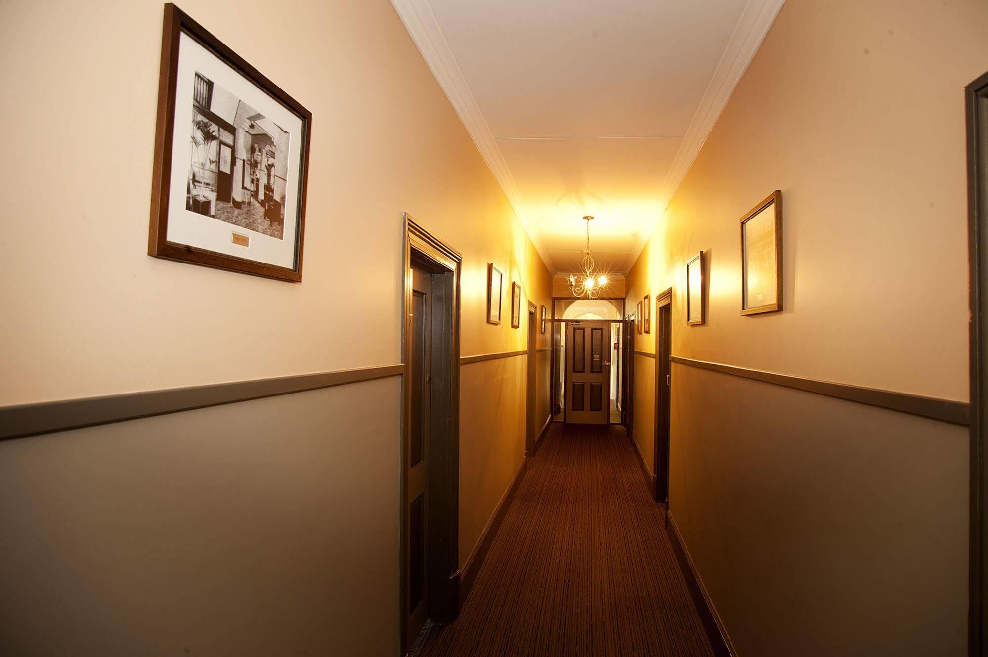 Prince Of Wales Hotel, 번버리 외부 사진